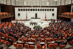 برلمان تركيا يقر مشروع قانون بالتعاون العسكري مع قطر