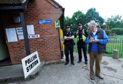 بريطانيا تبدأ في انتخاب برلمانها