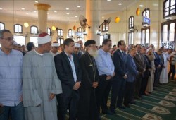 كاهن مسيحي في "الصف الأول" لصلاة العصر بمسجد في الدقهلية