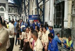 إضراب عمال "الأمن والنظافة" بسكة حديد الإسكندرية