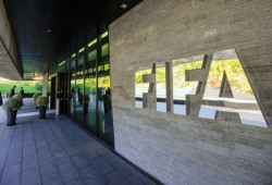 رئيس الفيفا يقف إلى جانب قطر رغم الأزمة الخليجية