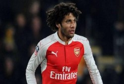 بوروسيا دورتموند يعرض استعارة النني موسم واحد من أرسنال