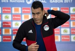 بعد هزيمته من تونس: الحضري "الانقلابي" يلقي بمايكروفون بي إن سبورت أرضًا