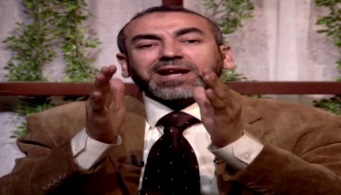 بئس الشيوخ إذ يسخِّرون العلمَ مطية للطغاة!