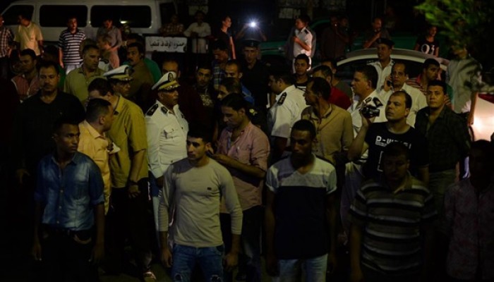 أمن الانقلاب يحاول اقتحام نقابة الصحفيين وأنباء عن اعتقال العشرات