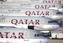 المصريون يثنون على طيران قطر  ويهاجمون انتهازية مصر للطيران
