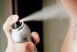 استخدام مزيلات العرق يوميًّا يصيب بالسرطان