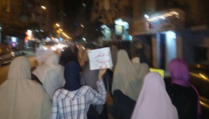 حرائر الرمل بالإسكندرية يهتفن بخيانة من باع أرض الوطن