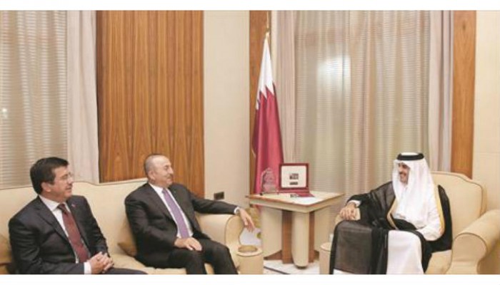 أمير قطر ووزرائه يستقبلون الوزيران التركيان ويبحثون معهما "الأزمة الخليجية"