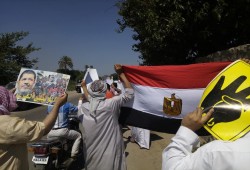 ثوارالحسينية بالشرقية " تيران وصنافير راحت يا شباب