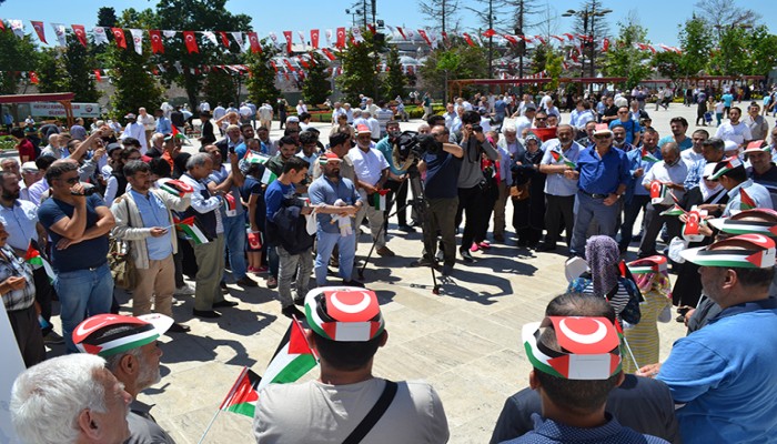 وقفة بإسطنبول تطالب بتحرك الأمة لإنهاء احتلال القدس