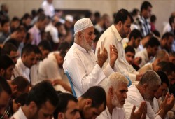 تضامنا مع قطر.. فلسطينيون يؤدون صلاة الجمعة بمسجد "حمد" في غزة