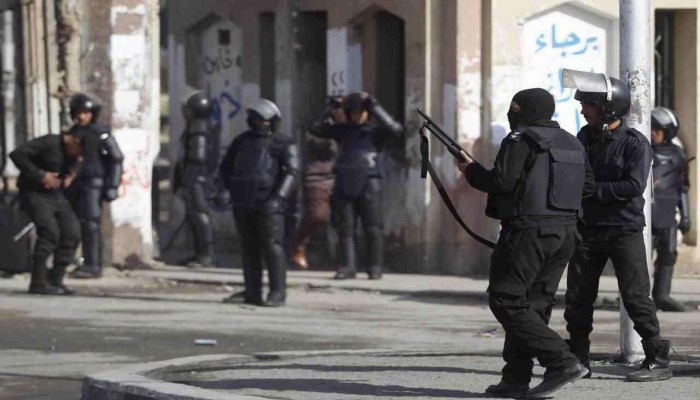 مقتل ضابط وإصابة 4 مجندين في تفجير بالقاهرة