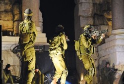 الاحتلال يعتقل 12 فلسطينياً من الضفة والقدس المحتلتين