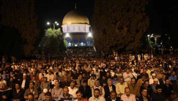 أكثر من 270 ألفاً يصلون العشاء والقيام بالمسجد الأقصى في "ليلة القدر"