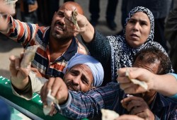 هدية السيسي في العيد: رفع سعر السكر والزيت على بطاقات التموين