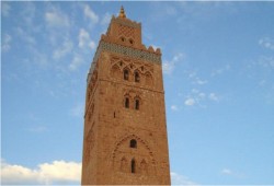 رجم مؤذن تسبب في إفطار أهالي قرية مغربية قبل أذان المغرب