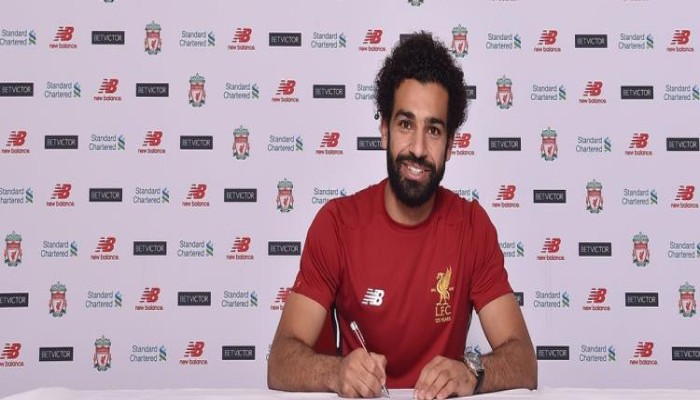 رسميا.. ليفربول يعلن التعاقد مع صلاح ويكشف رقم قميصه