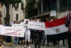 وقفة احتجاجية مطالبة بإسقاط حكم العسكر من أمام السفارة المصرية في كوريا الجنوبية