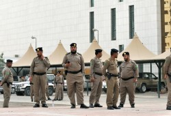 أنباء عن اعتقال الأمن السعودي لاثنين من قادة الثورة الليبية أثناء تأديتهما العمرة