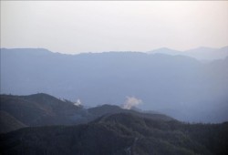 نظام الأسد يقصف بالصواريخ والمدفعية قرى في اللاذقية