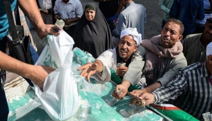 بلومبرج: رفع أسعار الوقود يفرم المصريين