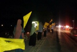 ثوار أبو المطامير في سلسلة بشرية تنديدا بارتفاع اسعار الوقود