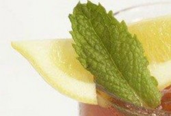 شاى النعناع والتوت والليمون المثلج علاجات سريعة لالتهاب المفاصل