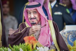 بعد عاصفة غضب.. الملك سلمان يوقف كاتبا اتّهم بتشبيهه بالله