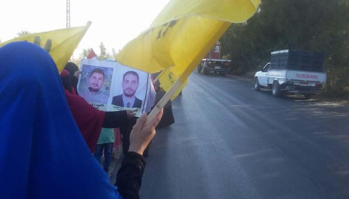 سلسلة بشرية لأهالي النوبارية رفضاً لانقلاب الدم