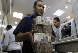 مصرفيون: انخفاض الدولار تحرّك مصطنع