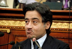 فى الوقت الذى يحكم على الشرفاء بالاعدام .. إخلاء سبيل أحمد عز وعمرو عسل