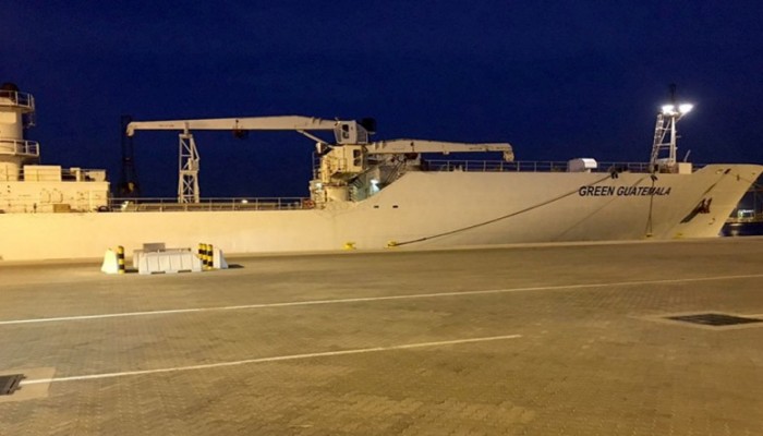 إنزال حمولة أول سفينة مواد غذائية تركية تصل لقطر لكسر الحصار