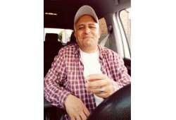 إعلامي يمني ساخر يكشف لماذا تصدر قرارات دول الحصار في "الثلث الأخير من الليل"