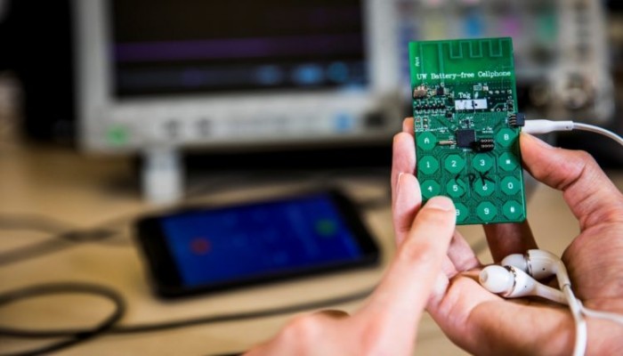 باحثون يطورون هاتفاً محمولاً لا يتطلب تشغيله بطارية