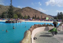 الجزائر تفتتح أول شاطئ اصطناعي بالمدن غير الساحلية