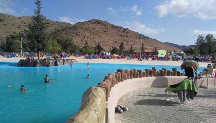 الجزائر تفتتح أول شاطئ اصطناعي بالمدن غير الساحلية