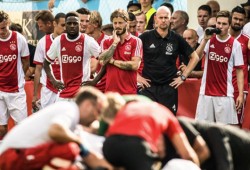 لاعب بـ"أياكس الهولندي" يتعرض لأزمة قلبية داخل الملعب