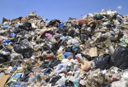 أمراض الصدر تُصيب أهالى إيتاى البارود بسبب "حرق القمامة".. والمحليات تتجاهل