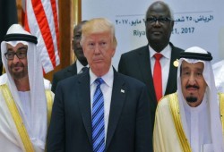 ترامب يفضح آل سعود.. اشترط شراء الأسلحة لكي يزور الرياض