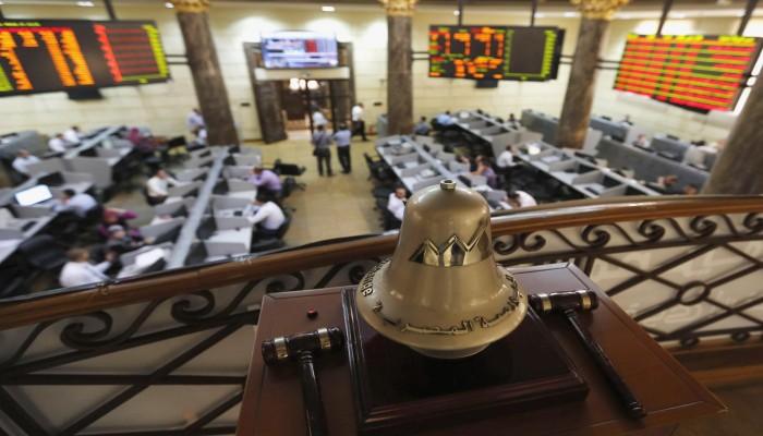 مبيعات الأجانب والعرب تدفع الأسهم لخسارة 8.7 مليار جنيه