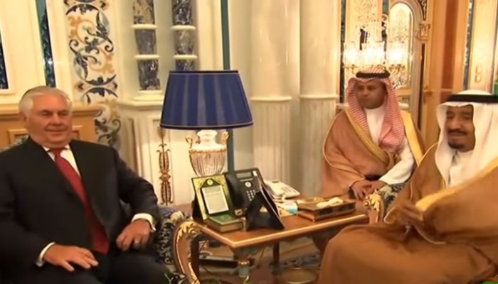 أثار سخرية عارمة.. ملك السعودية للوزير الأمريكي: "إبني معينه سفير عندكم"