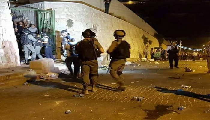 22 إصابة في قمع الاحتلال المرابطين على "الأسباط" بالقدس