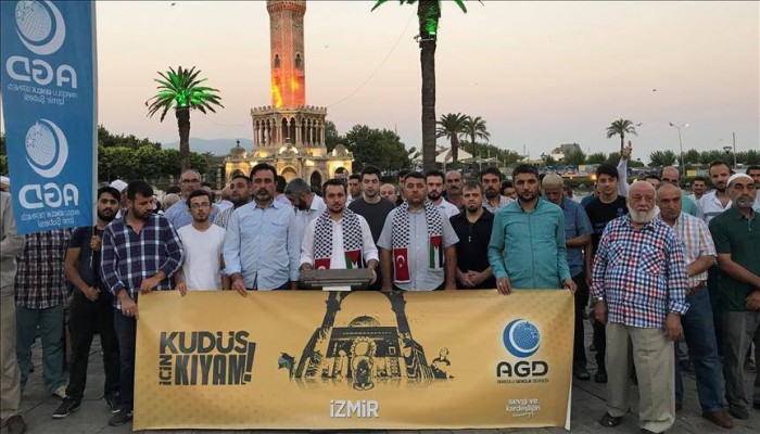 مظاهرة في إزمير التركية احتجاجا على القيود الإسرائيلية بالمسجد الأقصى