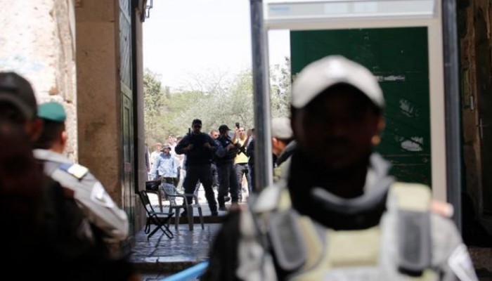 السلطات الإسرائيلية تعتقل وزيرا فلسطينيا سابقا ونشطاء في القدس