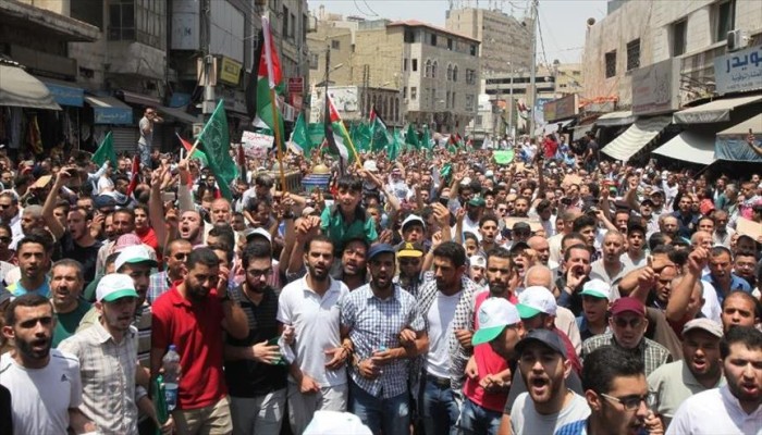آلاف الأردنيين يخرجون بمسيرة مناصرة للأقصى في عمان