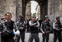 تواصل الرباط على أبواب الأقصى وإضراب عام بالقدس المحتلة