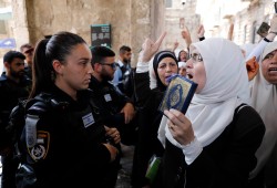 شاهد .. هتافات وأناشيد مؤثرة للمرابطين في القدس