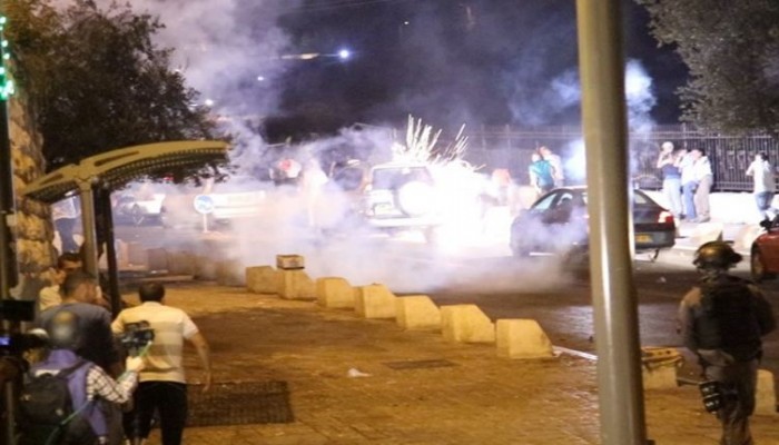 الاحتلال يواصل قمع المقدسيين ويرفض إزالة البوابات الأمنية