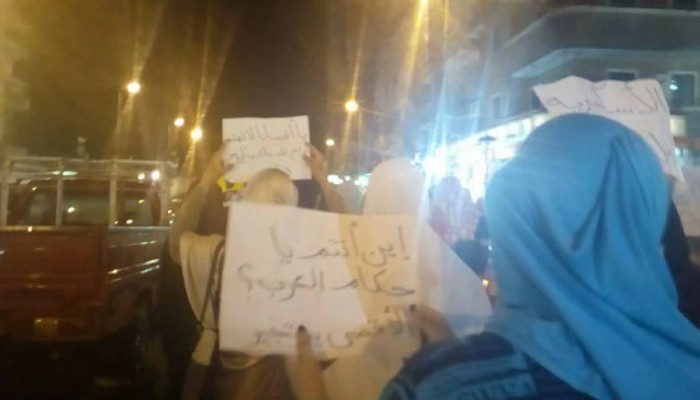 ثوار حى الرمل بشرق الاسكندرية يتظاهرون نُصرة للأقصى.. ويرفعون شعار يسقط حكم العسكر